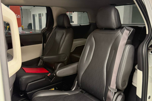 Used 2022 Kia Carnival EX