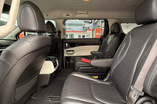 Used 2022 Kia Carnival EX