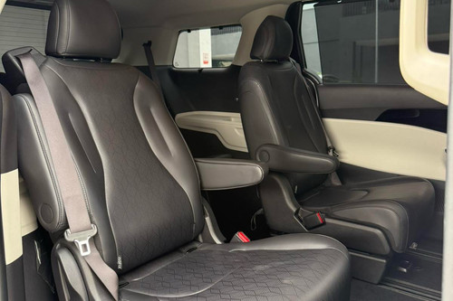 Used 2022 Kia Carnival EX