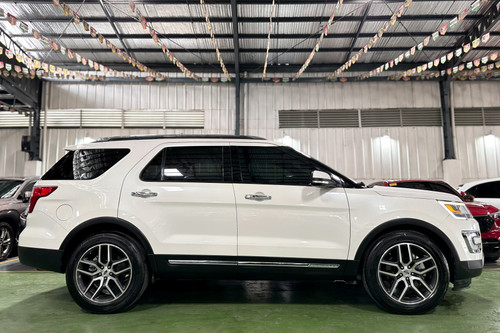 Old 2017 Ford Explorer 2.3L Limited EcoBoost