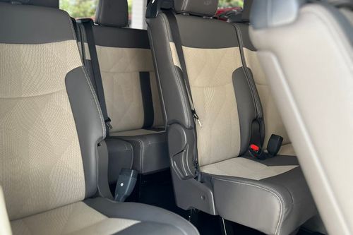 Old 2025 Toyota Hiace GL Grandia A/T