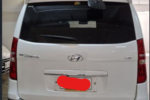 Used 2018 Hyundai Grand Starex 2.5 CRDi GLS 5AT (Dsl-Swivel) 10 Seater