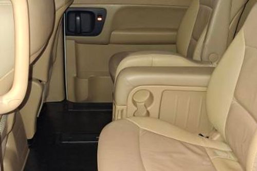 Second hand 2018 Hyundai Grand Starex 2.5 CRDi GLS 5AT (Dsl-Swivel) 10 Seater 