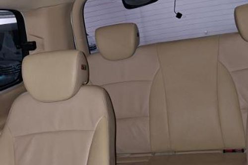 Second hand 2018 Hyundai Grand Starex 2.5 CRDi GLS 5AT (Dsl-Swivel) 10 Seater 