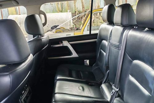 Second hand 2016 Toyota Land Cruiser 200 4.5L VX AT 