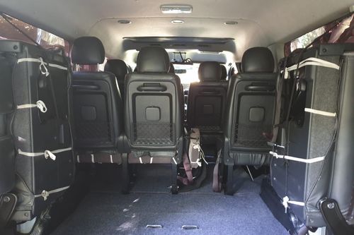 Old 2015 Toyota Hiace 3.0 GL Grandia MT