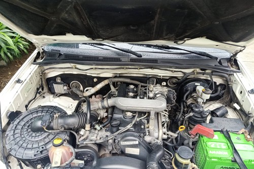 Second hand 2011 Toyota Hilux 2.4 Cab & Chassis 4x2 M/T 