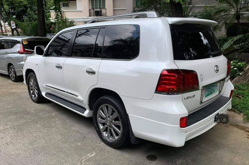 Second hand 2017 Lexus LX 570 5.7 AT 