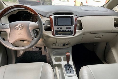 Second hand 2014 Toyota Innova 2.5L V AT 