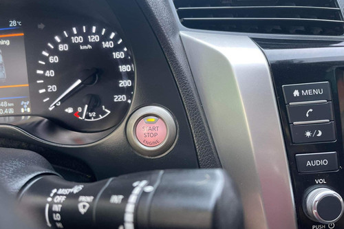 Used 2020 Nissan NP300 Navara 2.5L 4x4 VL 6MT