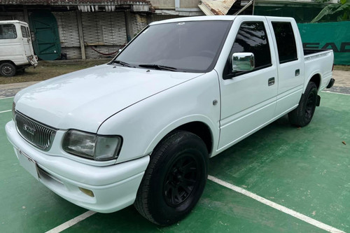 Second hand 2000 Isuzu Fuego LS MT 