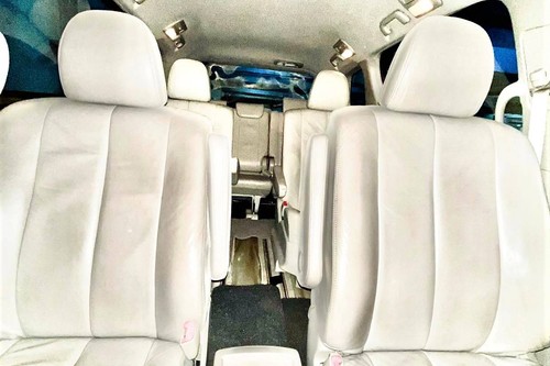 Second hand 2010 Toyota Previa 2.4L V AT 