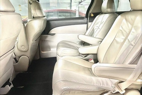 Used 2010 Toyota Previa 2.4L V AT