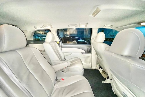 Used 2010 Toyota Previa 2.4L V AT