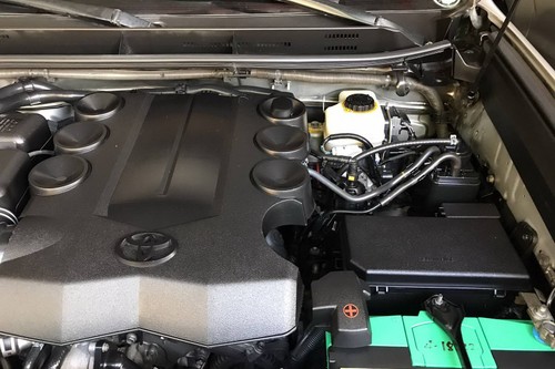 Second hand 2014 Toyota Land Cruiser Prado 4.0L Gas AT 