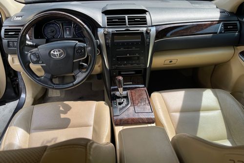 Used 2015 Toyota Camry 2.5 V