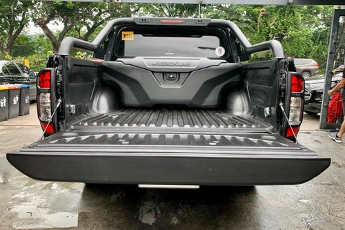 Used 2020 Nissan NP300 Navara 2.5L 4x2 EL 7AT Calibre