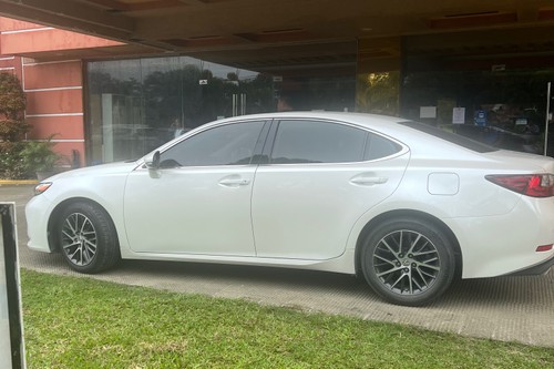 Used 2017 Lexus ES 300h Executive