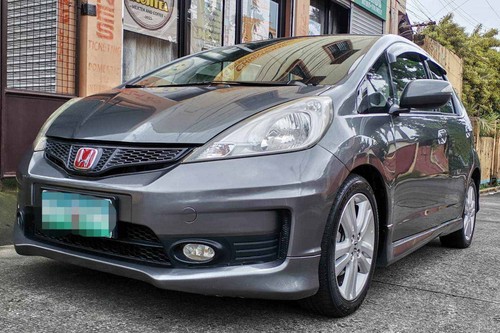 Second hand 2013 Honda Jazz 1.5 V CVT 