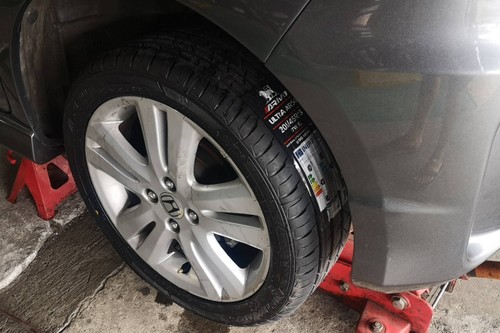 Second hand 2013 Honda Jazz 1.5 V CVT 