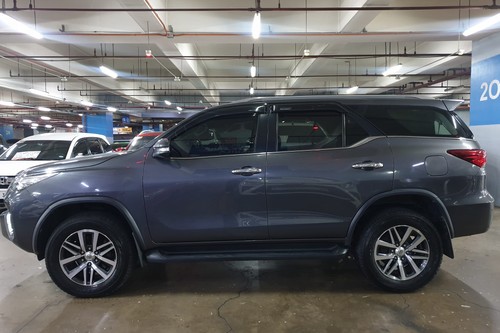 Second hand 2016 Toyota Fortuner 2.4 V AT 