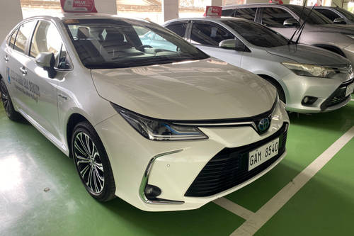 Second hand 2020 Toyota Corolla Altis 1.8 V Hybrid CVT 