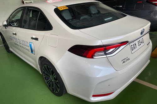 Second hand 2020 Toyota Corolla Altis 1.8 V Hybrid CVT 