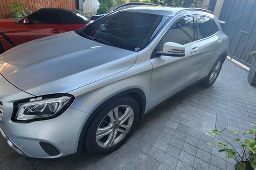 Second hand 2020 Mercedes-Benz GLA-Class 180 AT 