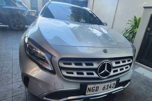 Second hand 2020 Mercedes-Benz GLA-Class 180 AT 