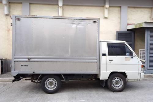 2nd Hand 2017 Mitsubishi L300 2.2L Aluminum Van