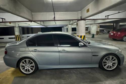 Old 2005 BMW 3 Series Sedan 320i xDrive