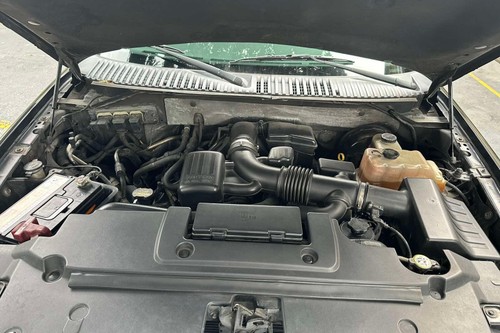 Old 2009 Ford Expedition 5.4L Eddie Bauer AT