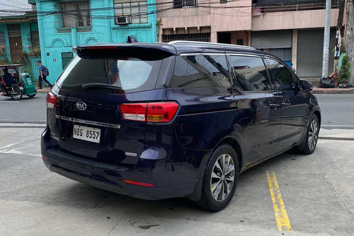Old 2018 Kia Carnival SWB AT