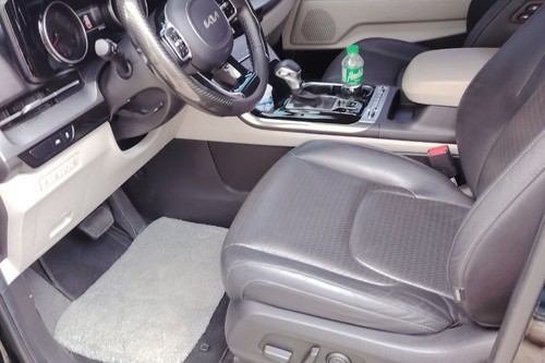 Old 2023 Kia Carnival SX