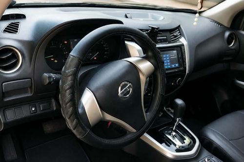 Old 2020 Nissan Navara 2.5L 4x2 EL 7AT Calibre