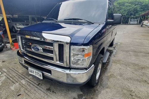 Second hand 2014 Ford E-150 4.6L Club Wagon AT 