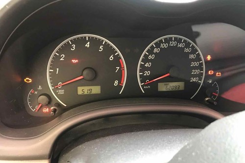 Old 2010 Toyota Corolla Altis 1.6 E MT