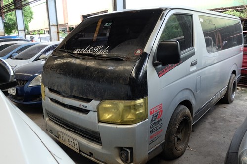 Old 2017 Toyota Hiace Commuter 3.0 M/T