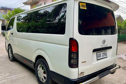 Old 2017 Toyota Hiace Commuter 3.0 M/T