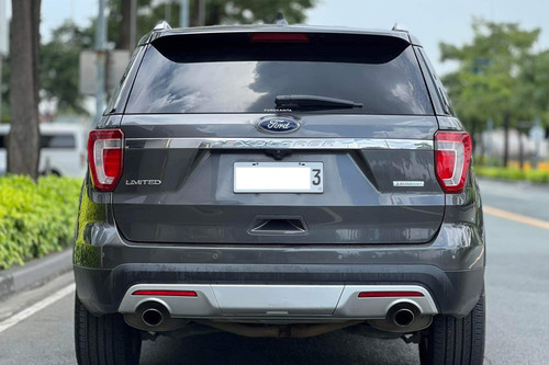 Old 2022 Ford Explorer 2.3L Limited EcoBoost