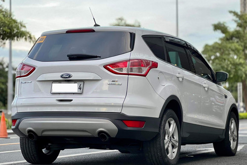 Second hand 2015 Ford Escape 1.6L SE AT 