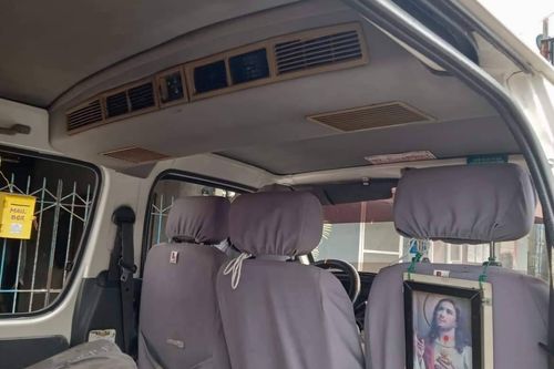 Old 2000 Toyota Hiace 2.4L GL MT