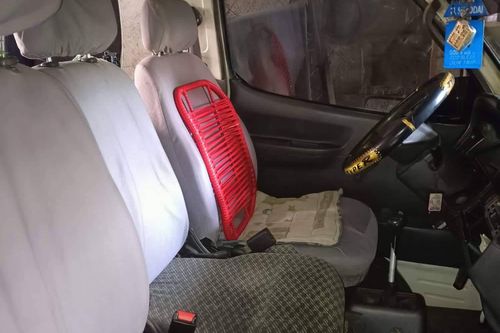 Second hand 2000 Toyota Hiace 2.4L GL MT 