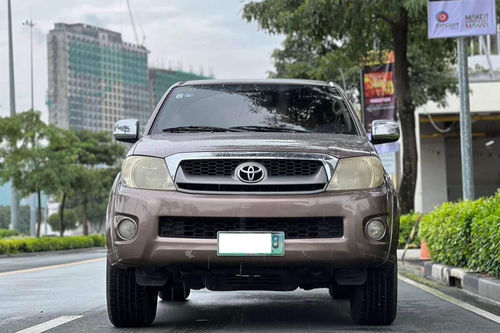 Second hand 2011 Toyota Hilux 2.5 G 4x2 MT 