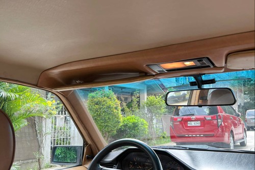 Old 1990 Mercedes-Benz 230E 2.3L AT