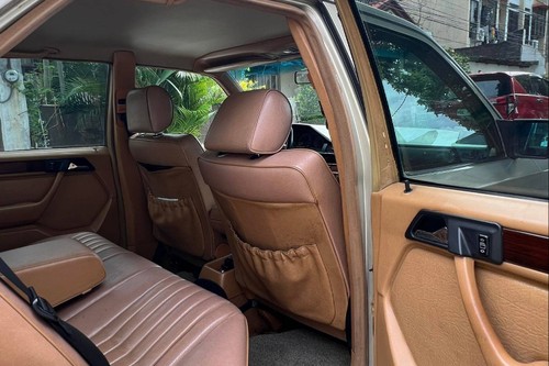 Used 1990 Mercedes-Benz 230E 2.3L AT