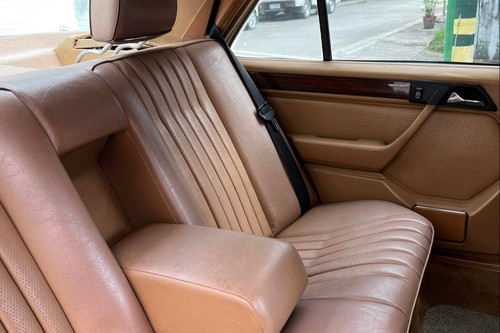 Second hand 1990 Mercedes-Benz 230E 2.3L AT 