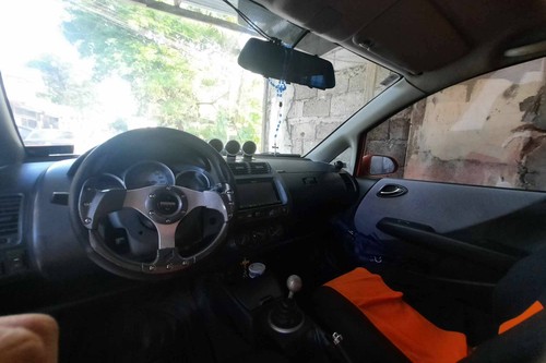 Second hand 2005 Honda Jazz 1.5 V MT 