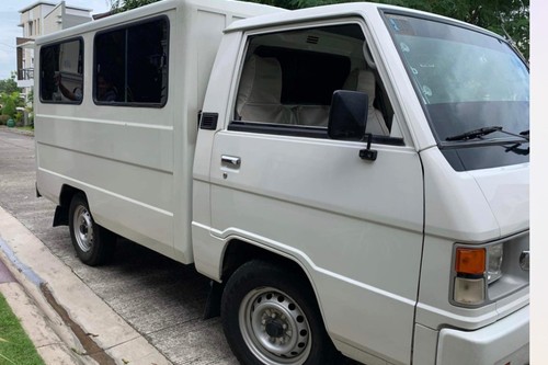 Second hand 2016 Mitsubishi L300 2.5L FB Deluxe MT 