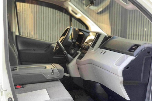 Second hand 2020 Toyota Hiace Commuter Deluxe 